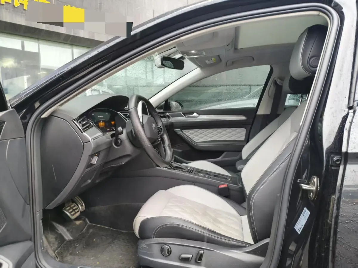 2023 Volkswagen Magotan 2.0T 186HP L4 7DCT,autocango,china used car exporter,china ev exporter,chinese used car exporter,chinese used ev exporter