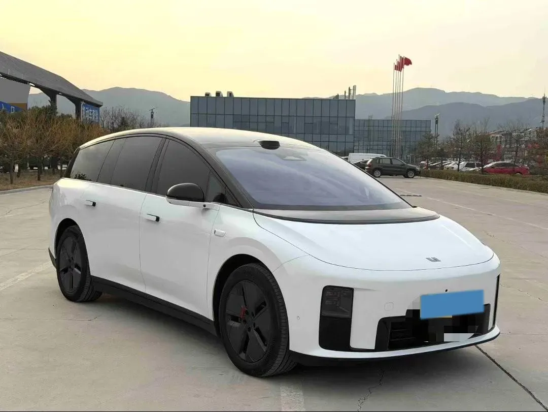 2025 Li i8 BEV,autocango,china used car exporter,china ev exporter,chinese used car exporter,chinese used ev exporter