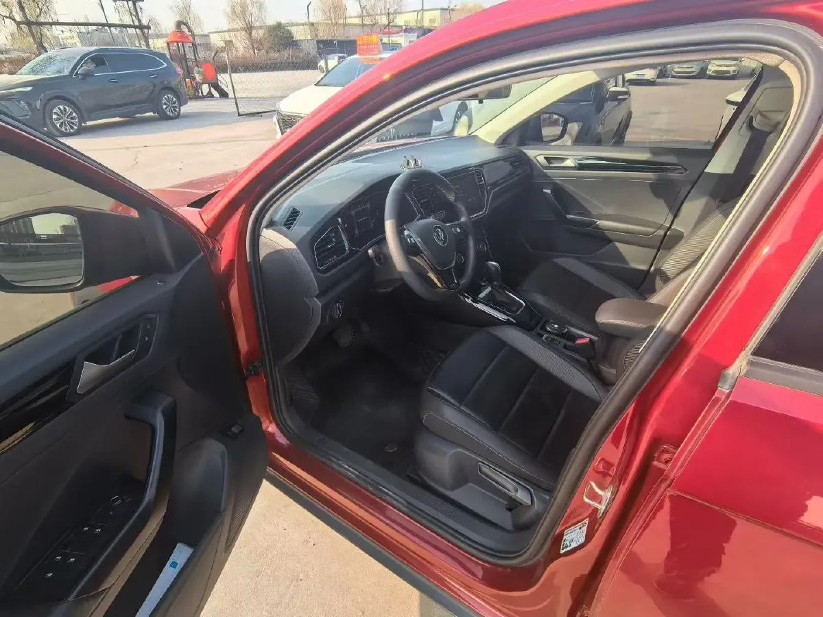 2021 Volkswagen T-Roc 1.4T 150HP L4 7DCT,autocango,china used car exporter,china ev exporter,chinese used car exporter,chinese used ev exporter