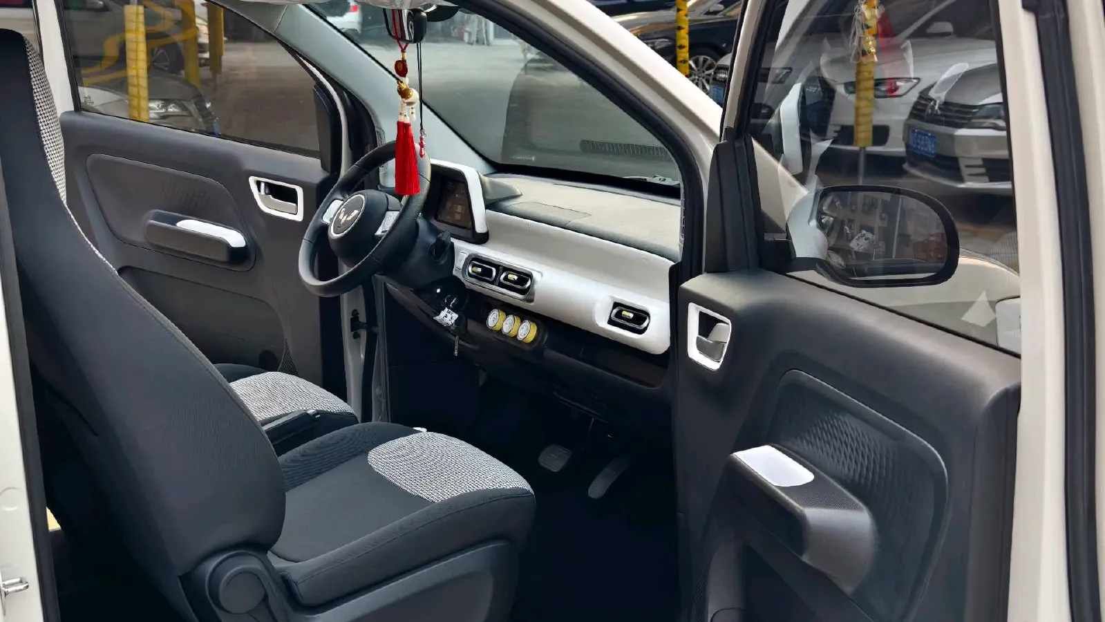 2024 WuLing HongGuang MINI EV BEV 17.3KWH,autocango,china used car exporter,china ev exporter,chinese used car exporter,chinese used ev exporter