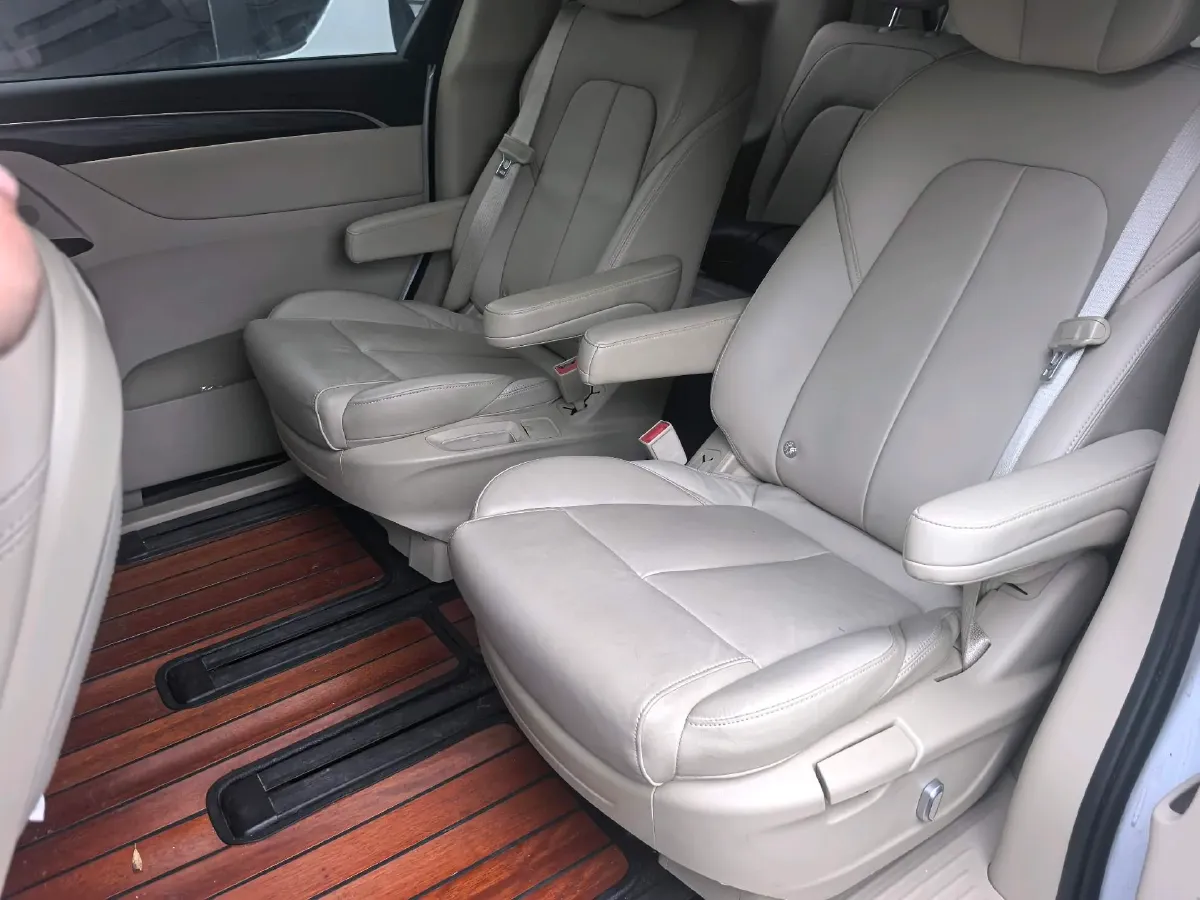 2023 Buick GL8 2.0T 237HP L4 9AT,autocango,china used car exporter,china ev exporter,chinese used car exporter,chinese used ev exporter