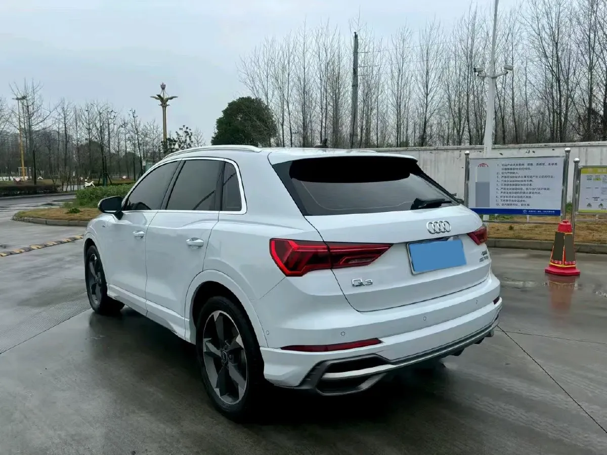 2022 Audi Q3 1.4T 150HP L4 7DCT,autocango,china used car exporter,china ev exporter,chinese used car exporter,chinese used ev exporter