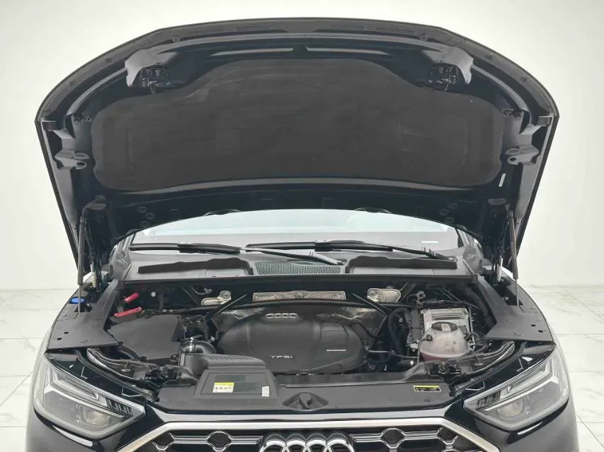 2022 Audi Q5L 2.0T 190HP L4 7DCT,autocango,china used car exporter,china ev exporter,chinese used car exporter,chinese used ev exporter