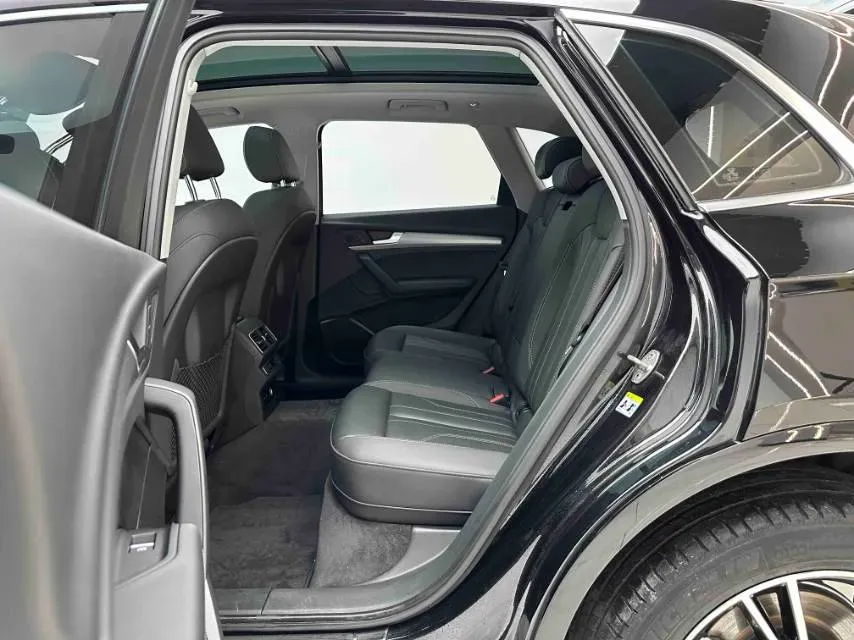 2022 Audi Q5L 2.0T 190HP L4 7DCT,autocango,china used car exporter,china ev exporter,chinese used car exporter,chinese used ev exporter