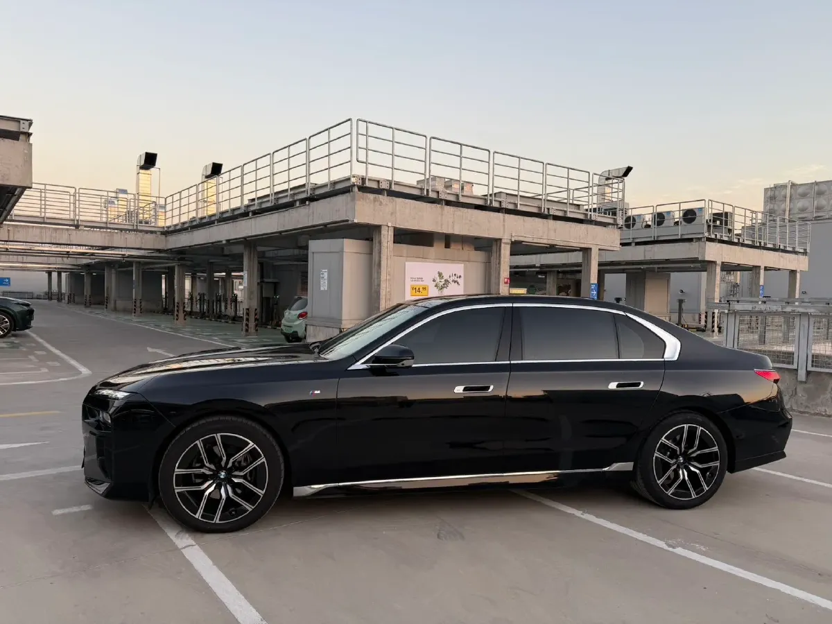 2023 BMW 7 Series 3.0T 272HP L6 8AT,autocango,china used car exporter,china ev exporter,chinese used car exporter,chinese used ev exporter