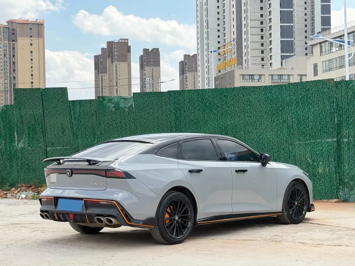 2022 ChangAn UNI-V 1.5T 188HP L4 7DCT,autocango,china used car exporter,china ev exporter,chinese used car exporter,chinese used ev exporter