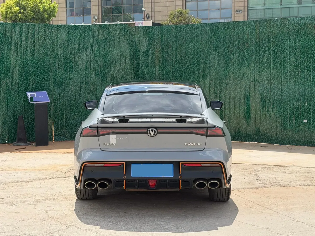 2022 ChangAn UNI-V 1.5T 188HP L4 7DCT,autocango,china used car exporter,china ev exporter,chinese used car exporter,chinese used ev exporter