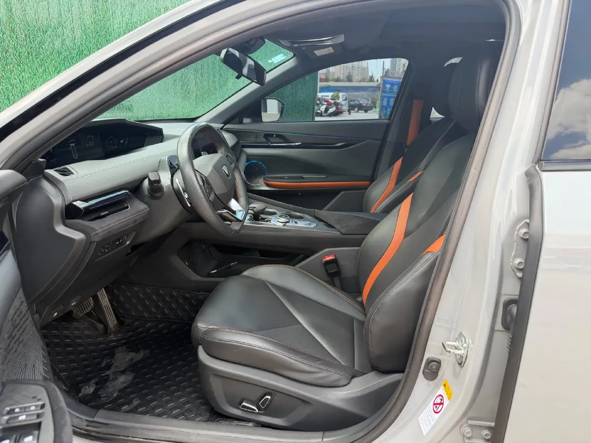 2022 ChangAn UNI-V 1.5T 188HP L4 7DCT,autocango,china used car exporter,china ev exporter,chinese used car exporter,chinese used ev exporter