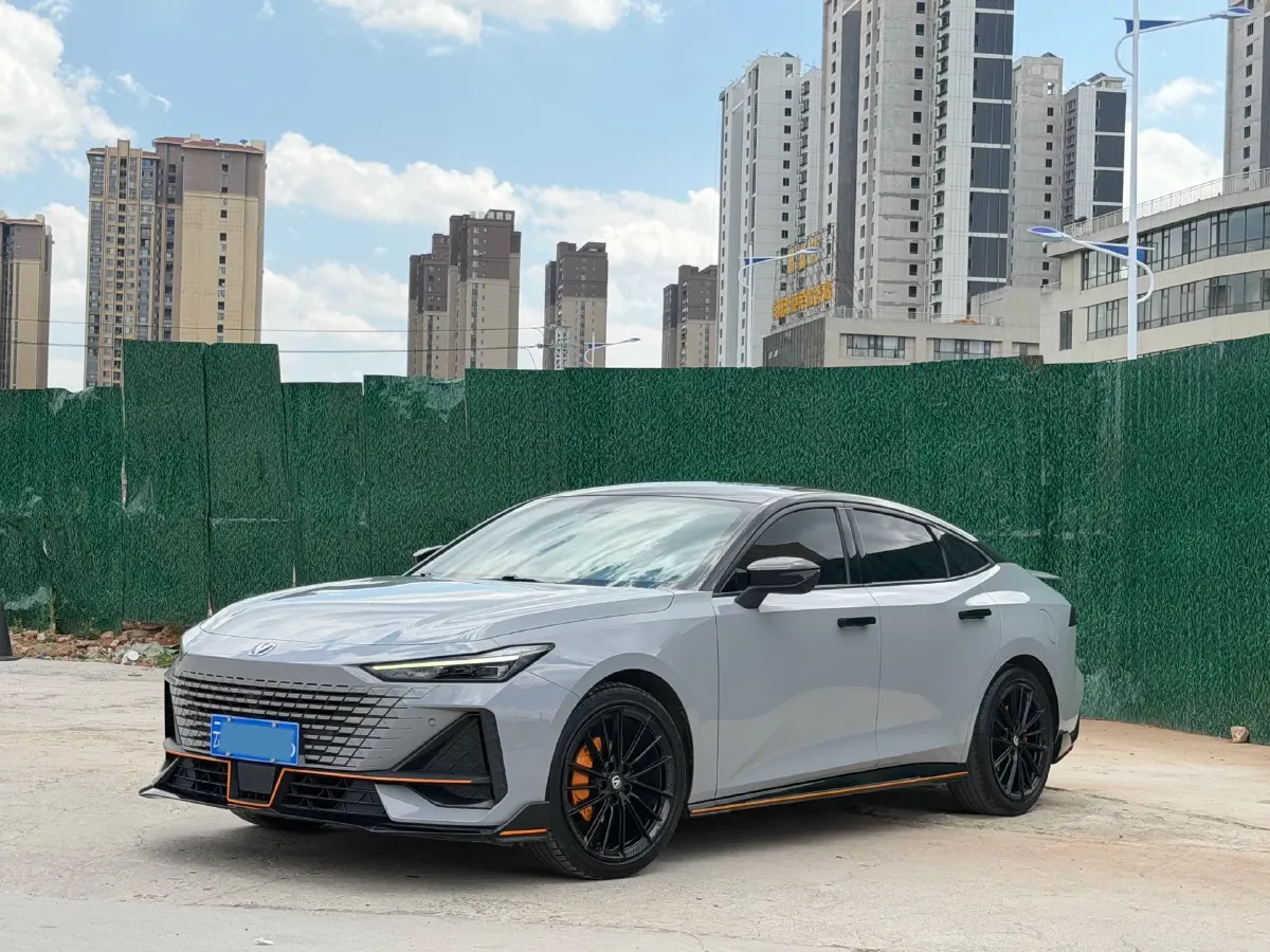 2022 ChangAn UNI-V 1.5T 188HP L4 7DCT,autocango,china used car exporter,china ev exporter,chinese used car exporter,chinese used ev exporter