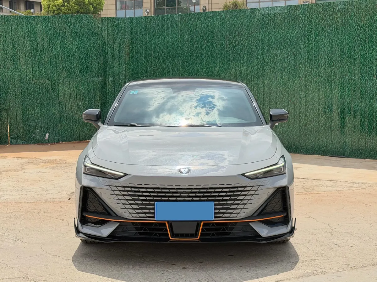 2022 ChangAn UNI-V 1.5T 188HP L4 7DCT,autocango,china used car exporter,china ev exporter,chinese used car exporter,chinese used ev exporter