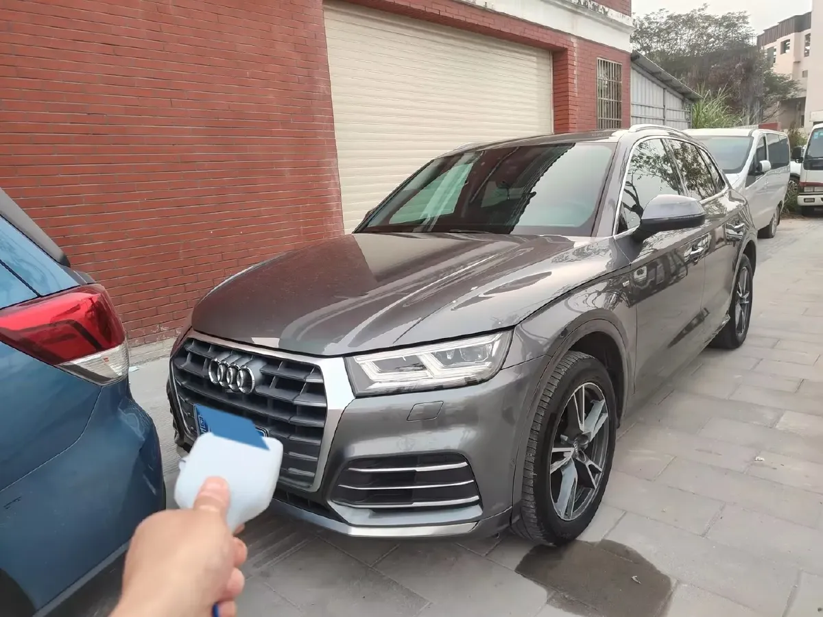 2020 Audi Q5L 2.0T 190HP L4 7DCT,autocango,china used car exporter,china ev exporter,chinese used car exporter,chinese used ev exporter
