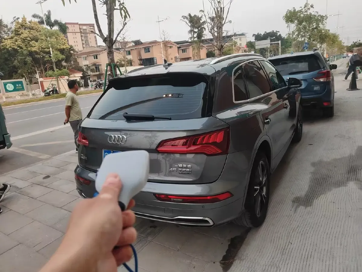 2020 Audi Q5L 2.0T 190HP L4 7DCT,autocango,china used car exporter,china ev exporter,chinese used car exporter,chinese used ev exporter