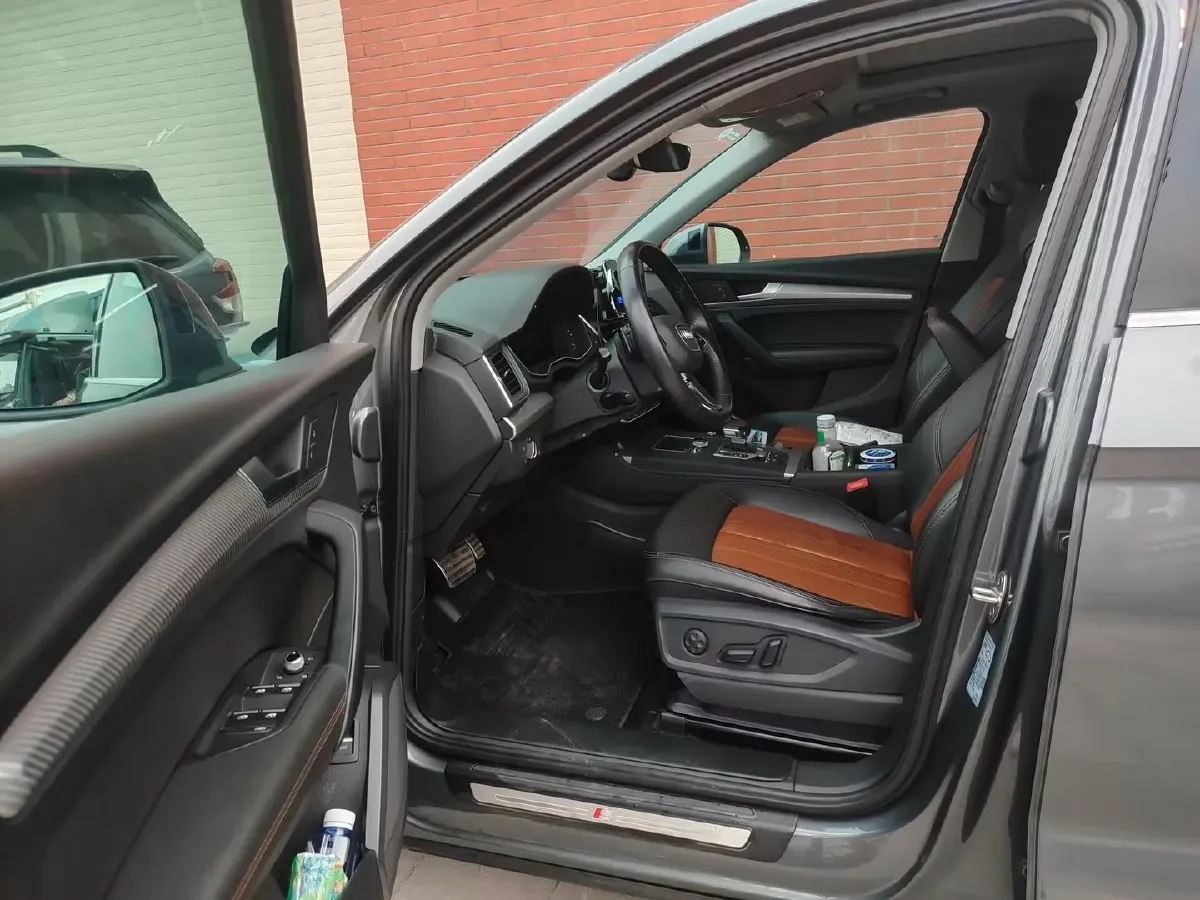 2020 Audi Q5L 2.0T 190HP L4 7DCT,autocango,china used car exporter,china ev exporter,chinese used car exporter,chinese used ev exporter