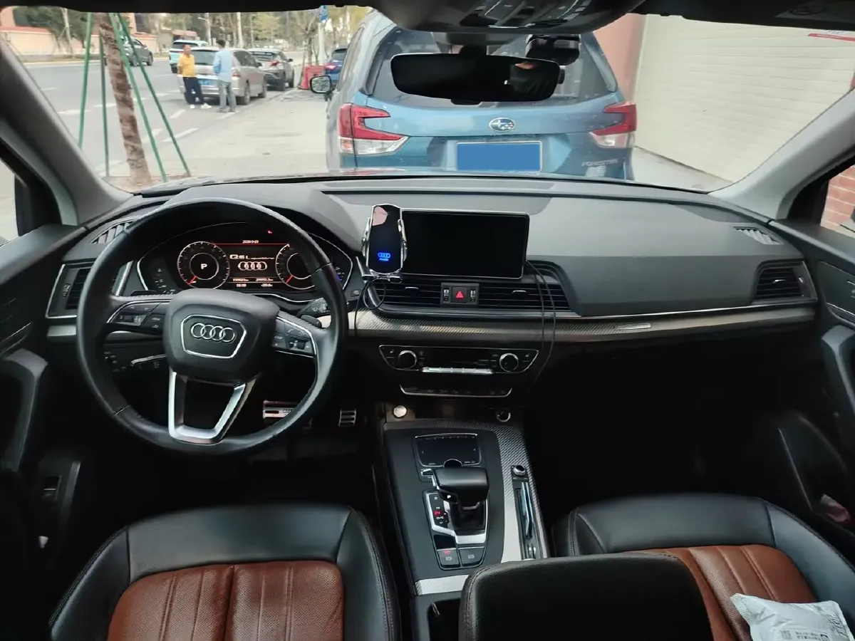 2020 Audi Q5L 2.0T 190HP L4 7DCT,autocango,china used car exporter,china ev exporter,chinese used car exporter,chinese used ev exporter