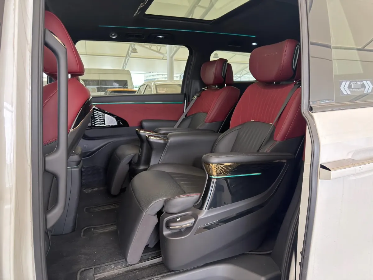 2023 GAC Trumpchi M8 2.0T 252HP L4 8AT,autocango,china used car exporter,china ev exporter,chinese used car exporter,chinese used ev exporter