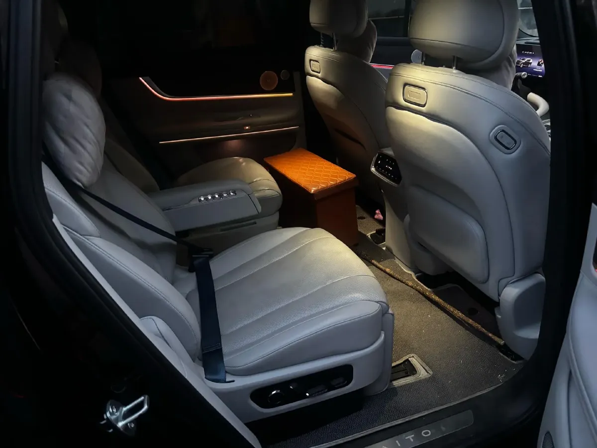 2024 AITO AITO M9 1.5T 152HP L4 REEV 42KWH,autocango,china used car exporter,china ev exporter,chinese used car exporter,chinese used ev exporter