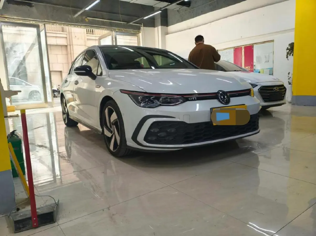 2021 Volkswagen GolfGTI 2.0T 220HP L4 7DCT,autocango,china used car exporter,china ev exporter,chinese used car exporter,chinese used ev exporter