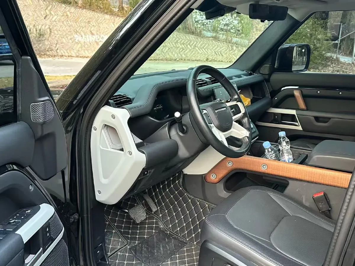 2022 Land Rover Defender 3.0T 400HP L6 8AT,autocango,china used car exporter,china ev exporter,chinese used car exporter,chinese used ev exporter