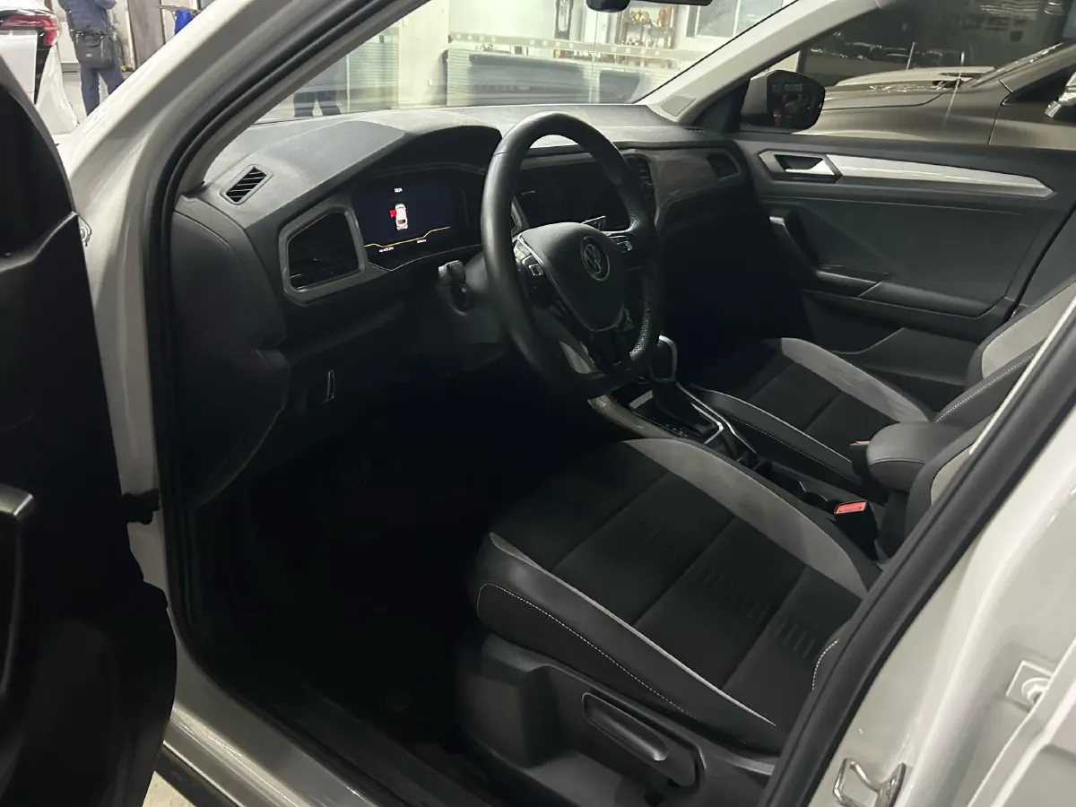 2022 Volkswagen T-Roc 1.4T 150HP L4 7DCT,autocango,china used car exporter,china ev exporter,chinese used car exporter,chinese used ev exporter