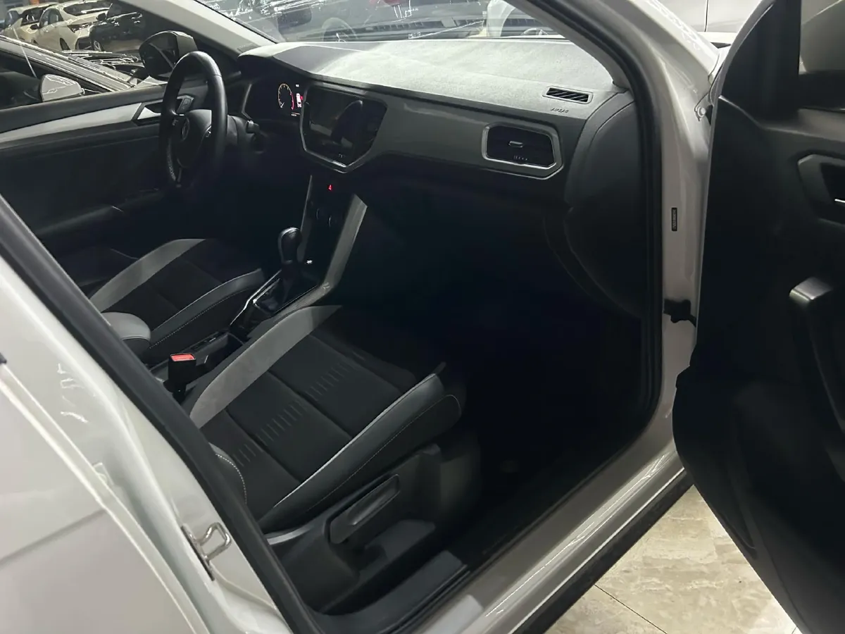 2022 Volkswagen T-Roc 1.4T 150HP L4 7DCT,autocango,china used car exporter,china ev exporter,chinese used car exporter,chinese used ev exporter