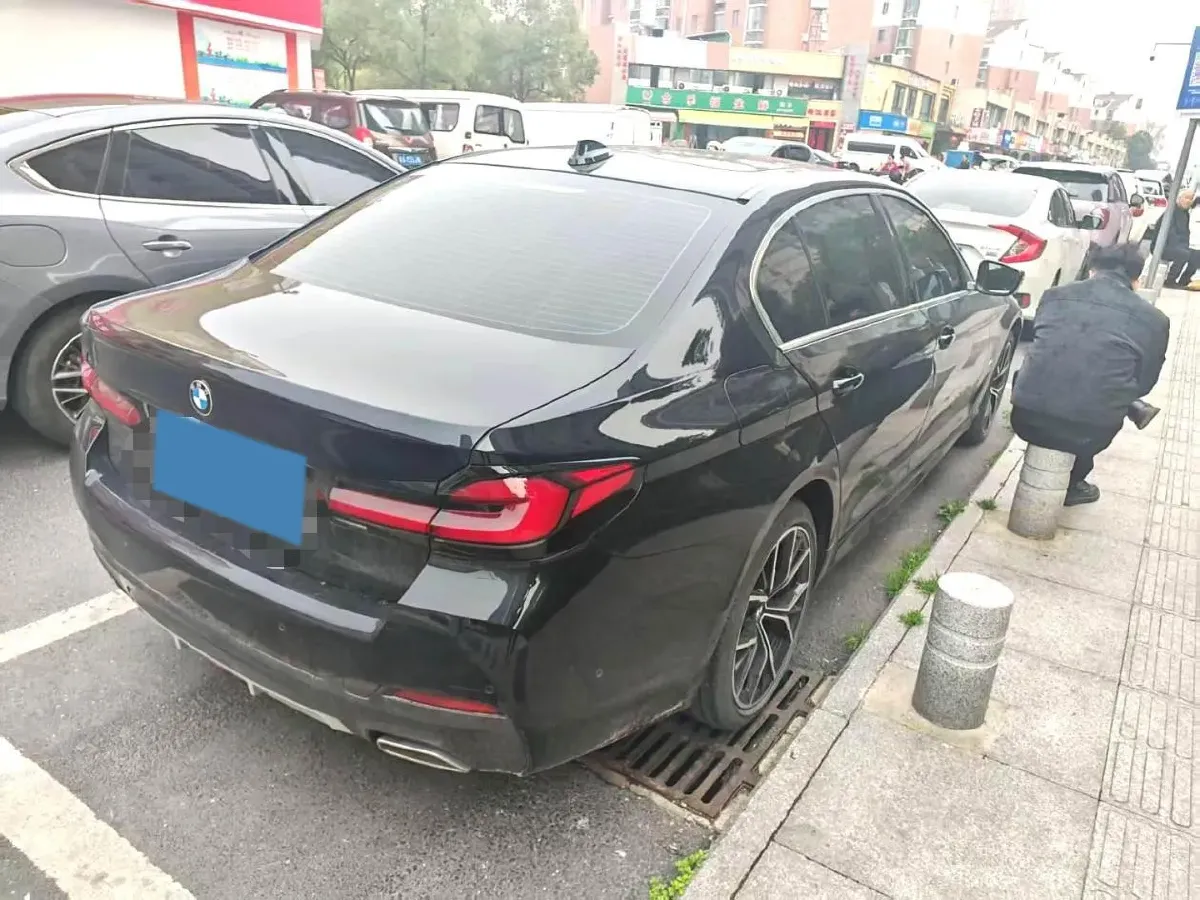 2022 BMW 5 Series 2.0T 252HP L4 8AT,autocango,china used car exporter,china ev exporter,chinese used car exporter,chinese used ev exporter