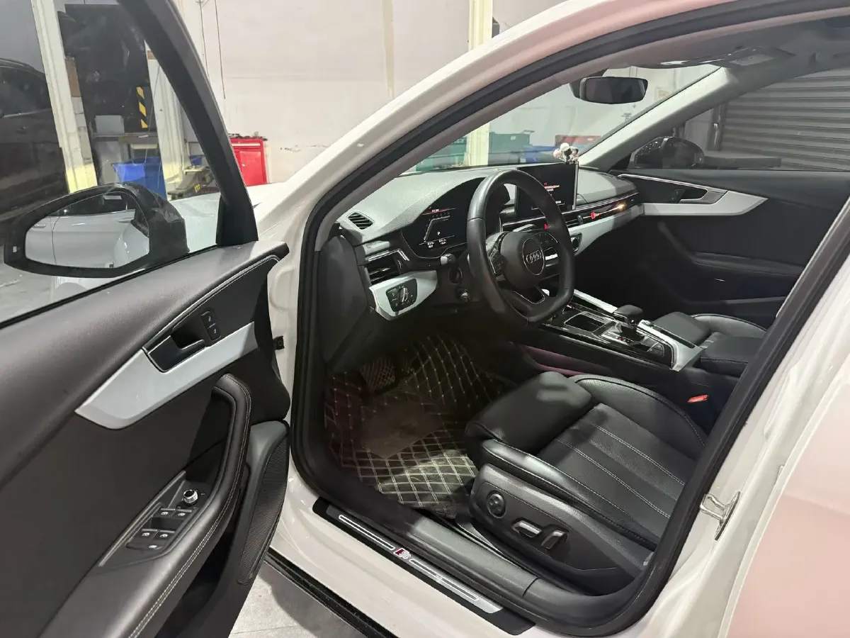 2022 Audi A4L 2.0T 190HP L4 7DCT,autocango,china used car exporter,china ev exporter,chinese used car exporter,chinese used ev exporter