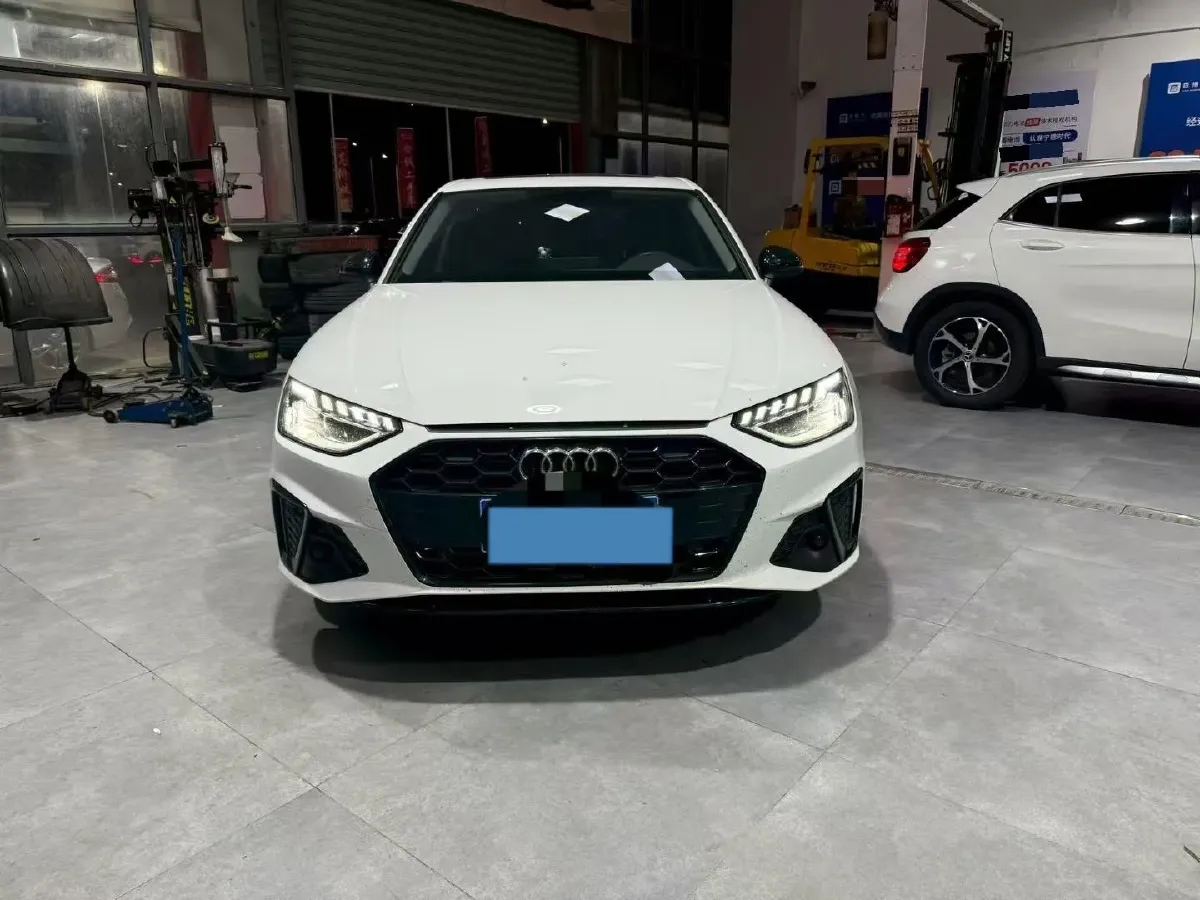 2022 Audi A4L 2.0T 190HP L4 7DCT,autocango,china used car exporter,china ev exporter,chinese used car exporter,chinese used ev exporter