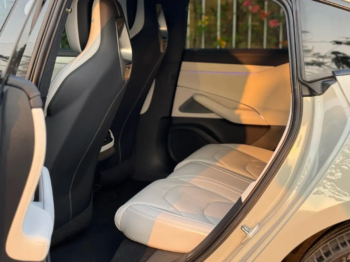 2024 MI SU7 BEV 73.6KWH,autocango,china used car exporter,china ev exporter,chinese used car exporter,chinese used ev exporter