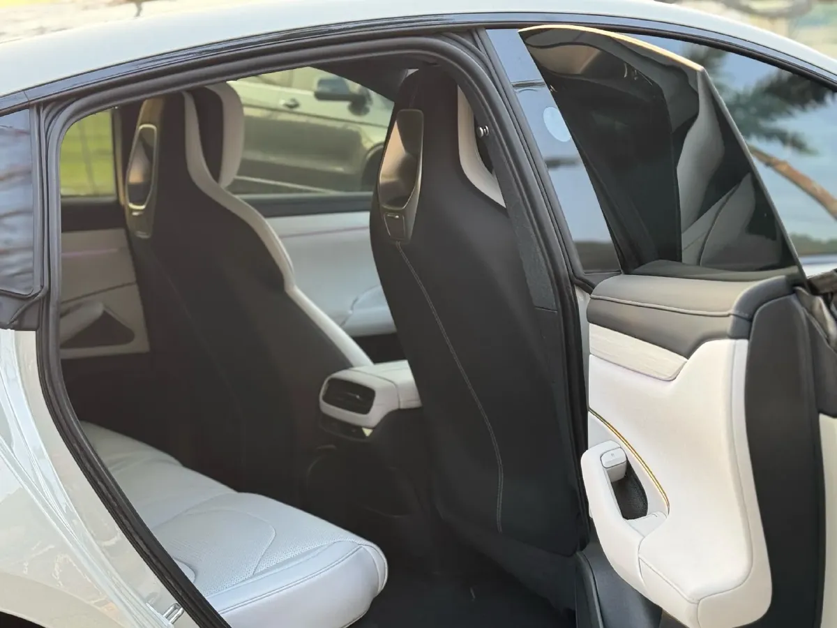 2024 MI SU7 BEV 73.6KWH,autocango,china used car exporter,china ev exporter,chinese used car exporter,chinese used ev exporter