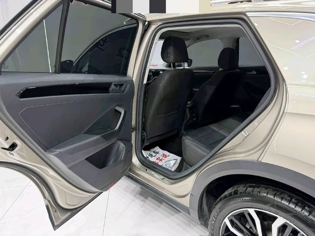 2021 Volkswagen T-Roc 1.4T 150HP L4 7DCT,autocango,china used car exporter,china ev exporter,chinese used car exporter,chinese used ev exporter