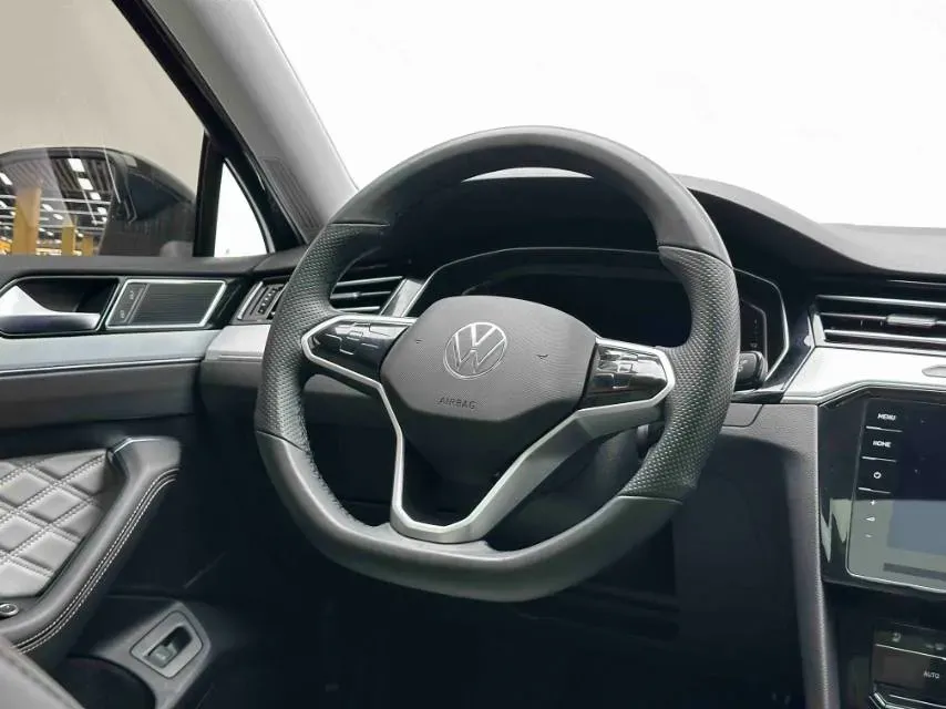 2025 Volkswagen Magotan 2.0T 186HP L4 7DCT,autocango,china used car exporter,china ev exporter,chinese used car exporter,chinese used ev exporter