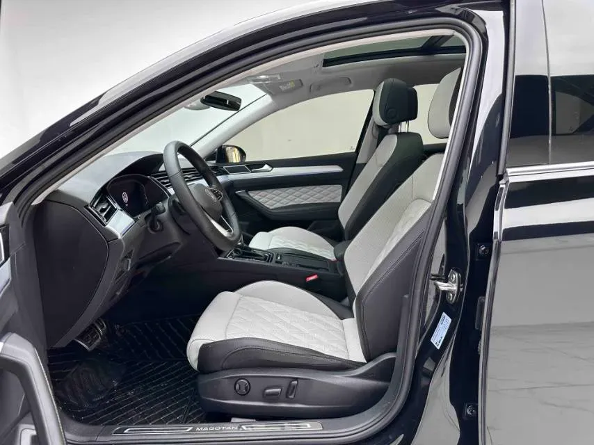 2025 Volkswagen Magotan 2.0T 186HP L4 7DCT,autocango,china used car exporter,china ev exporter,chinese used car exporter,chinese used ev exporter