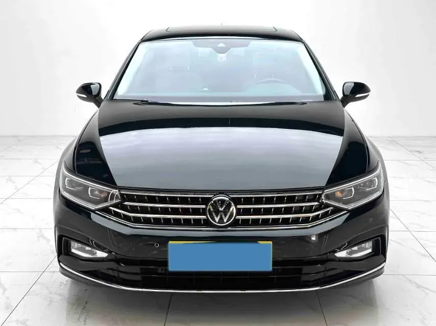 2025 Volkswagen Magotan 2.0T 186HP L4 7DCT,autocango,china used car exporter,china ev exporter,chinese used car exporter,chinese used ev exporter