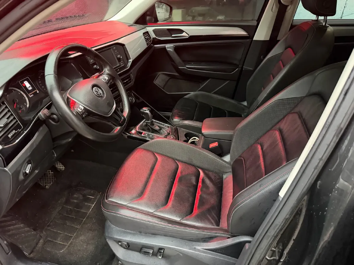 2019 MINI CLUBMAN 1.5T 102HP L3 6AT,autocango,china used car exporter,china ev exporter,chinese used car exporter,chinese used ev exporter