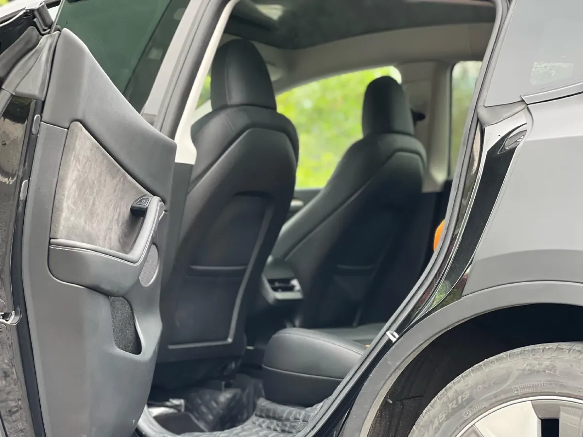 2022 Tesla Model Y BEV 60KWH,autocango,china used car exporter,china ev exporter,chinese used car exporter,chinese used ev exporter