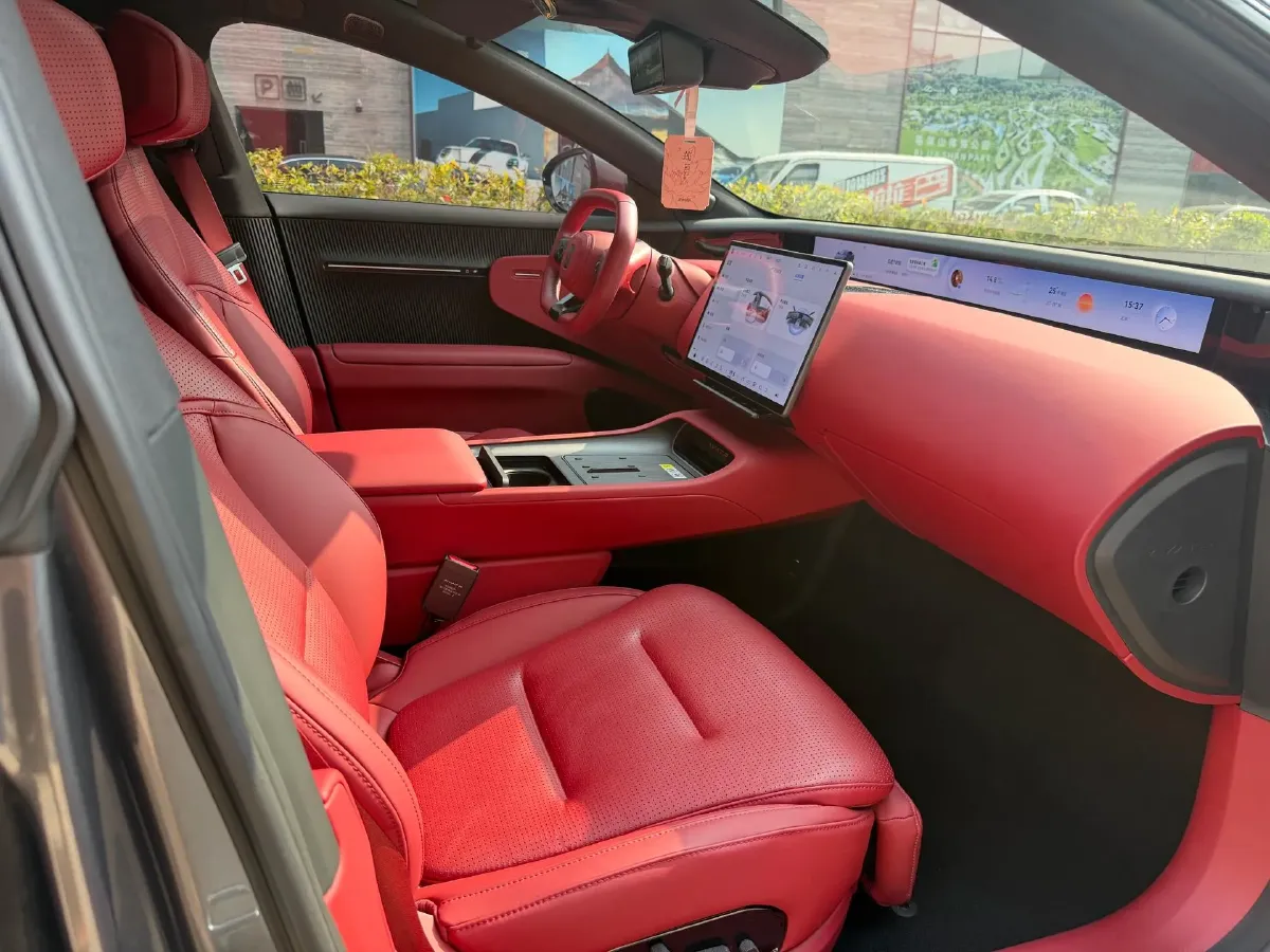 2025 Avatr 12 1.5T 156HP L4 REEV,autocango,china used car exporter,china ev exporter,chinese used car exporter,chinese used ev exporter