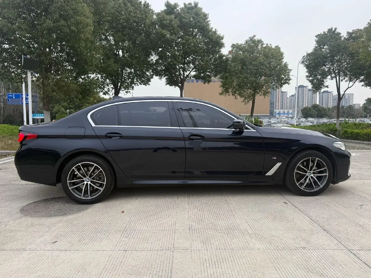 2022 BMW 5 Series 2.0T 184HP L4 8AT,autocango,china used car exporter,china ev exporter,chinese used car exporter,chinese used ev exporter