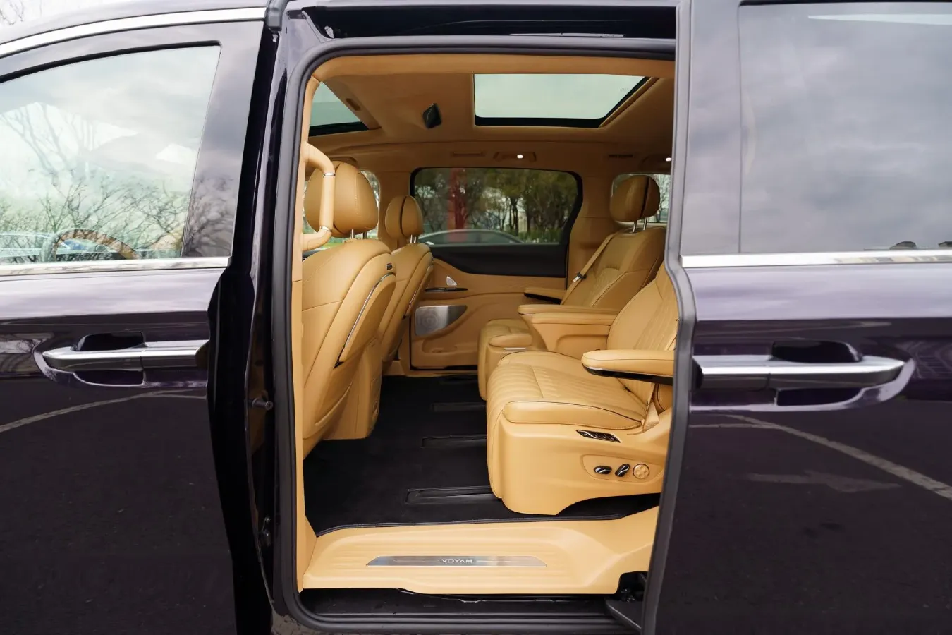 2024 Voyah Dream BEV 108.73KWH,autocango,china used car exporter,china ev exporter,chinese used car exporter,chinese used ev exporter