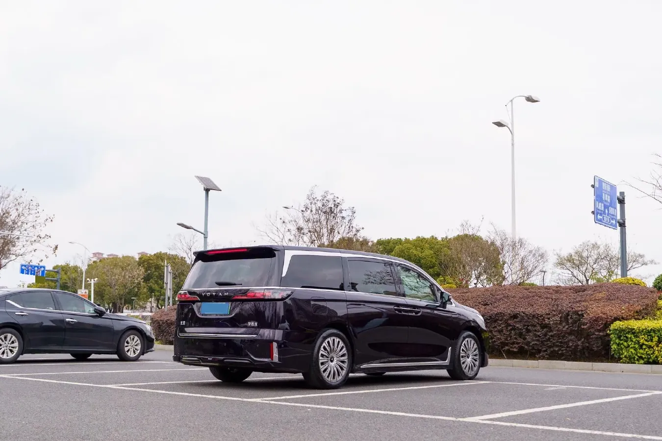 2024 Voyah Dream BEV 108.73KWH,autocango,china used car exporter,china ev exporter,chinese used car exporter,chinese used ev exporter