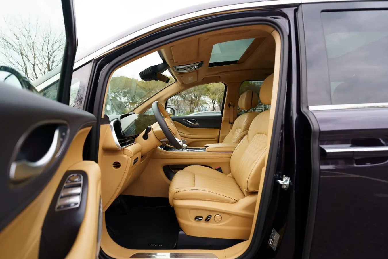 2024 Voyah Dream BEV 108.73KWH,autocango,china used car exporter,china ev exporter,chinese used car exporter,chinese used ev exporter