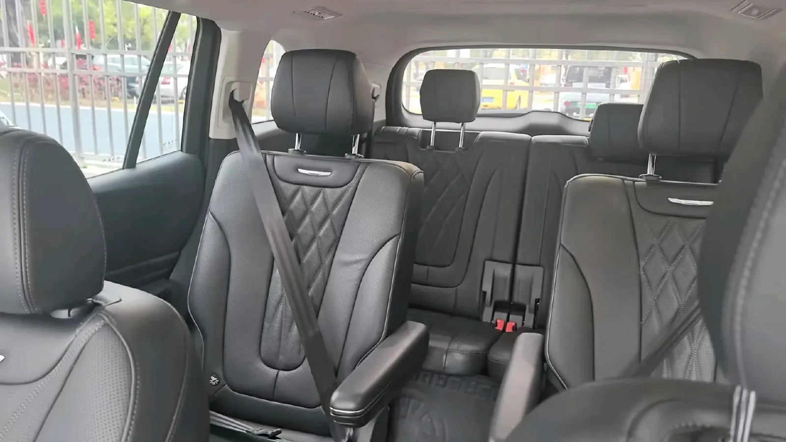 2024 HongQi HS7 2.0T 163HP L4 1DHT PHEV 20.1KWH,autocango,china used car exporter,china ev exporter,chinese used car exporter,chinese used ev exporter