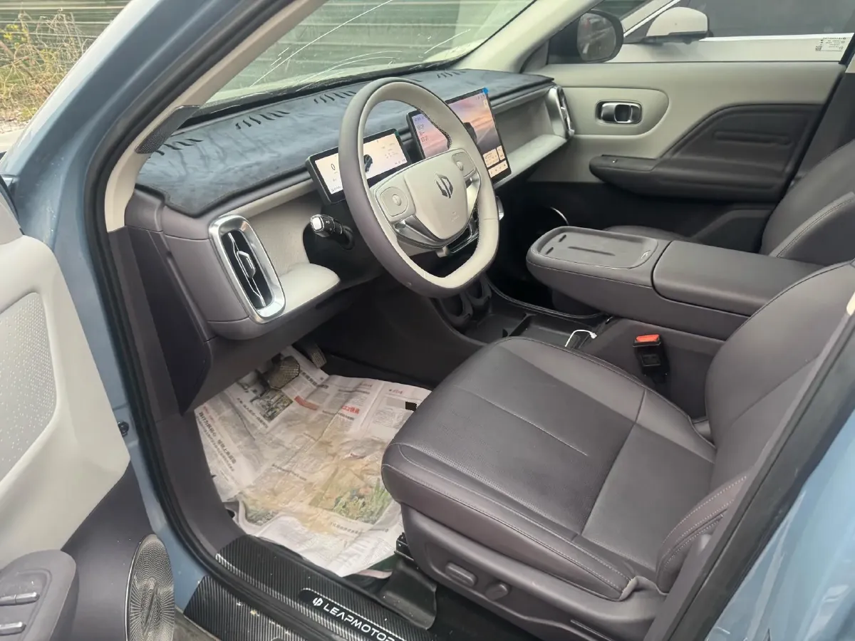 2025 Leapmotor B10 BEV 67.1KWH,autocango,china used car exporter,china ev exporter,chinese used car exporter,chinese used ev exporter