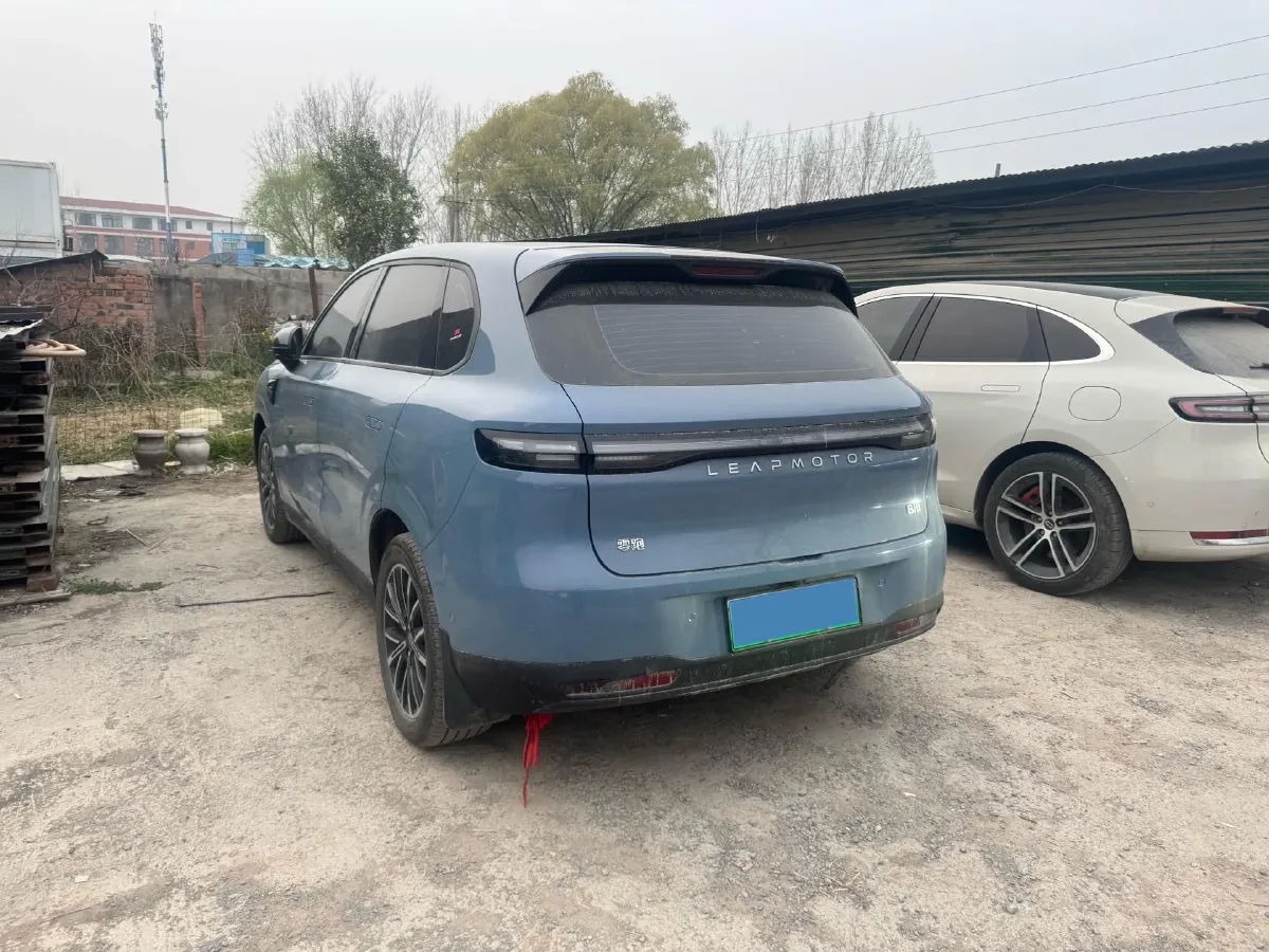 2025 Leapmotor B10 BEV 67.1KWH,autocango,china used car exporter,china ev exporter,chinese used car exporter,chinese used ev exporter