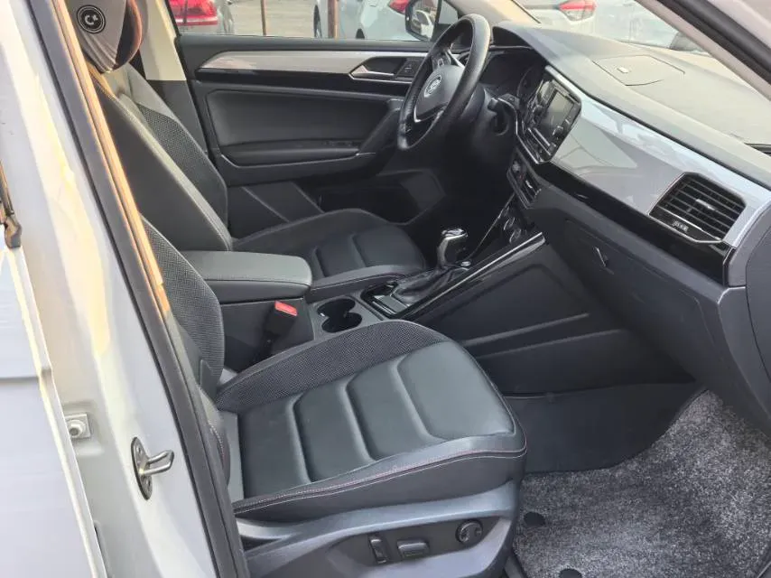 2019 Jeep Cherokee 2.0T 234HP L4 9AT,autocango,china used car exporter,china ev exporter,chinese used car exporter,chinese used ev exporter