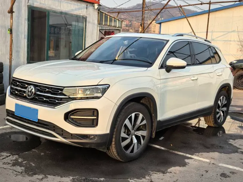 2019 Jeep Cherokee 2.0T 234HP L4 9AT,autocango,china used car exporter,china ev exporter,chinese used car exporter,chinese used ev exporter