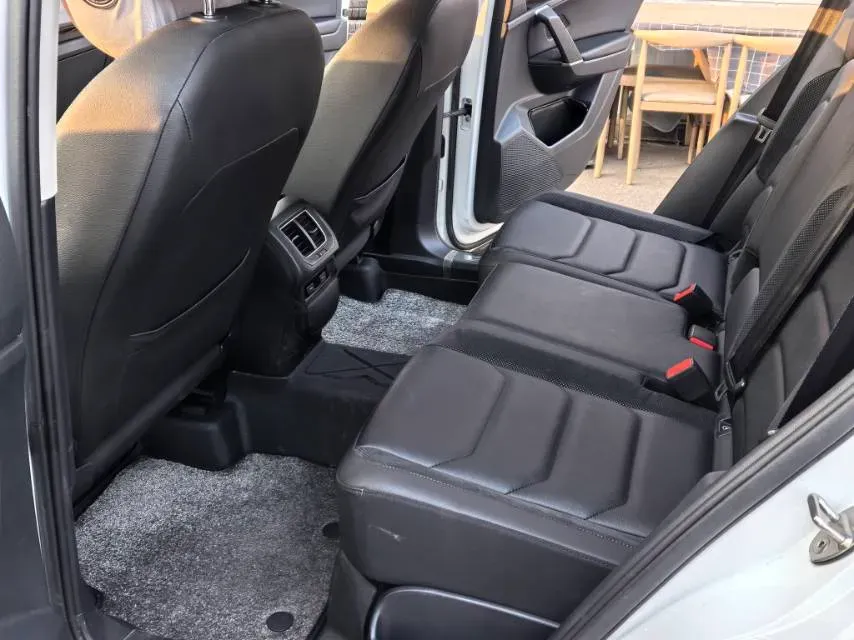 2019 Jeep Cherokee 2.0T 234HP L4 9AT,autocango,china used car exporter,china ev exporter,chinese used car exporter,chinese used ev exporter