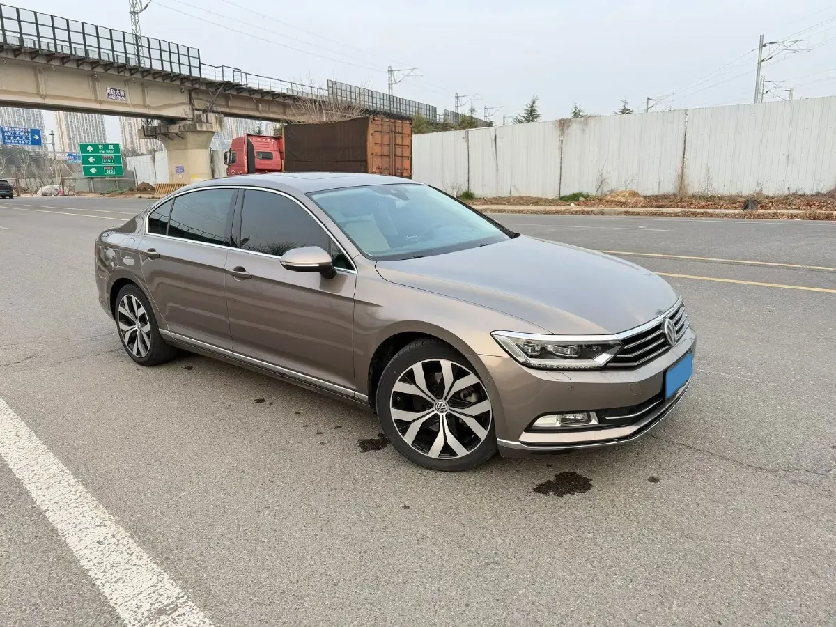 2017 Volkswagen Magotan 2.0T 220HP L4 7DCT,autocango,china used car exporter,china ev exporter,chinese used car exporter,chinese used ev exporter