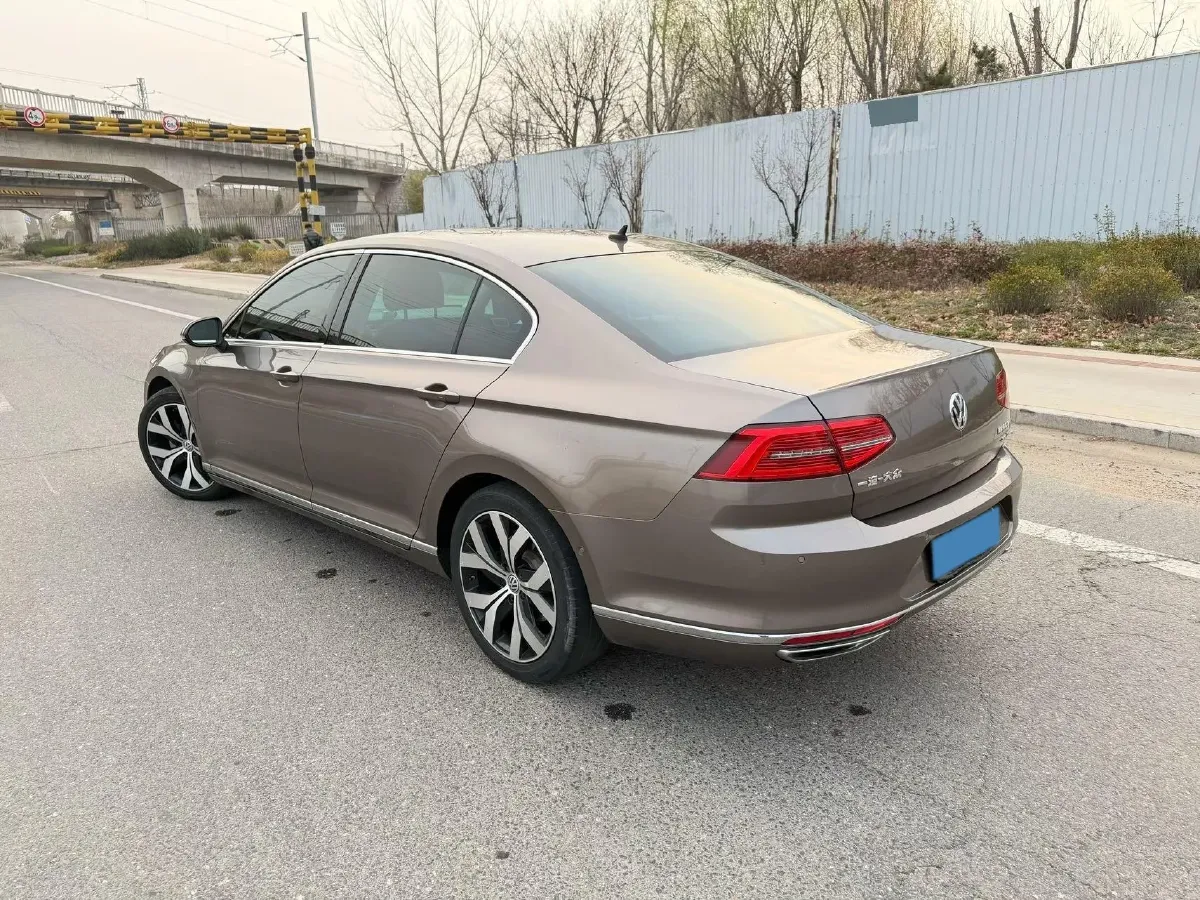 2017 Volkswagen Magotan 2.0T 220HP L4 7DCT,autocango,china used car exporter,china ev exporter,chinese used car exporter,chinese used ev exporter