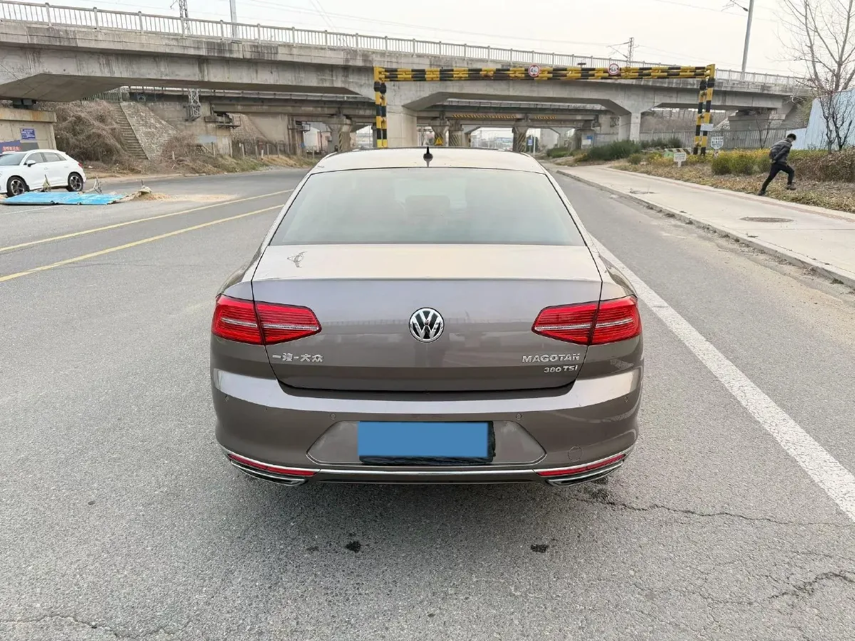 2017 Volkswagen Magotan 2.0T 220HP L4 7DCT,autocango,china used car exporter,china ev exporter,chinese used car exporter,chinese used ev exporter