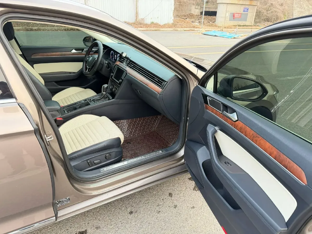 2017 Volkswagen Magotan 2.0T 220HP L4 7DCT,autocango,china used car exporter,china ev exporter,chinese used car exporter,chinese used ev exporter